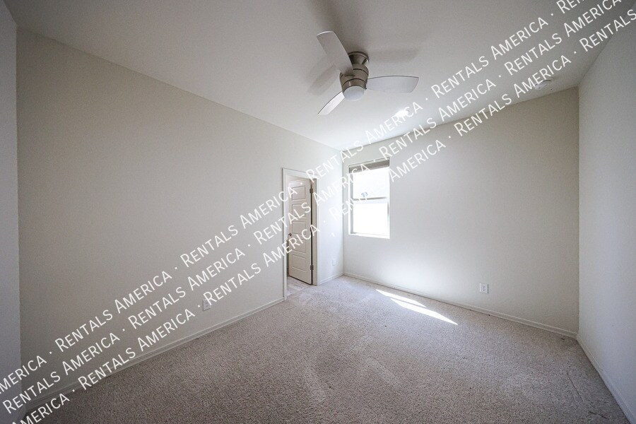Building Photo - 8909 W Missouri Ave