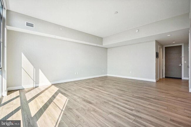 Building Photo - 930 Rose Ave