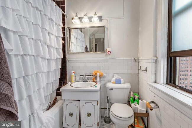 Building Photo - 1324 Locust St