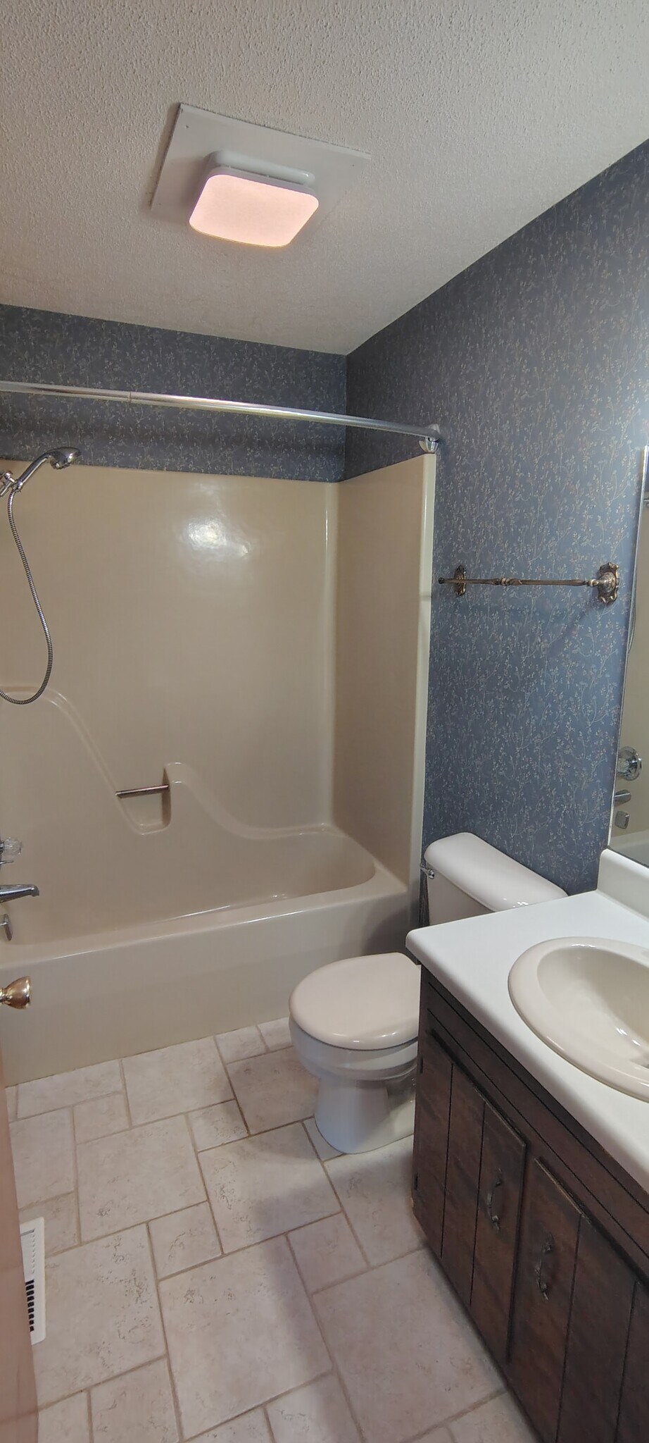 Building Photo - 126 Old Charleston Rd NE