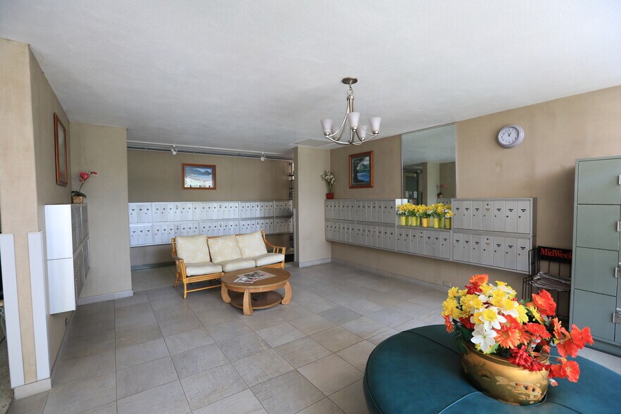 Lobby - 1650 Kanunu St