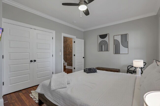 Building Photo - Stunning Restored 4BR Home Steps from Goodale Park & the Short North