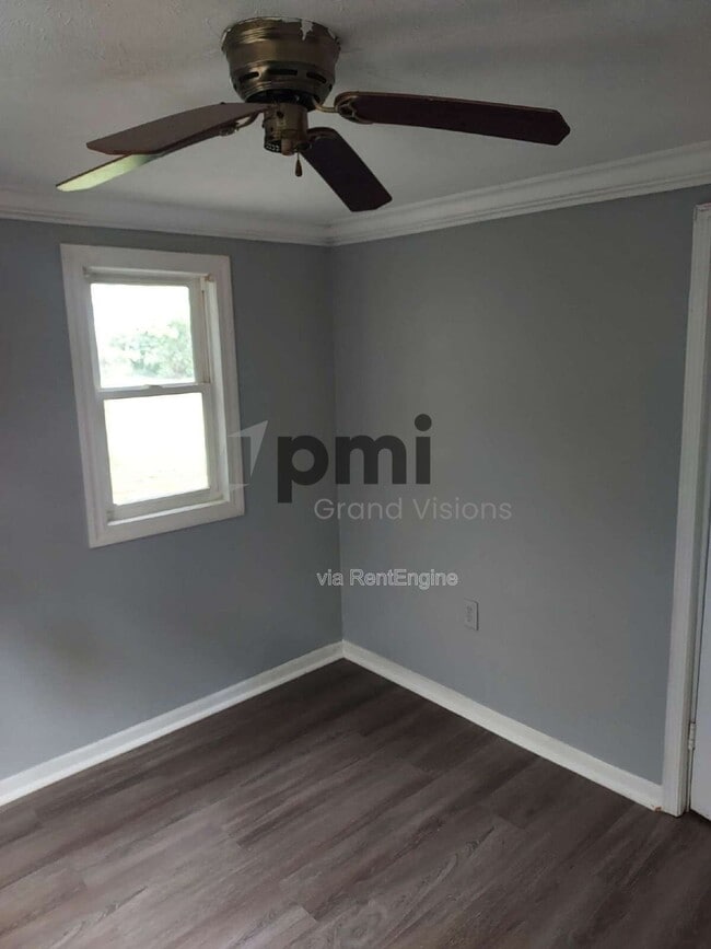 Building Photo - 328 E Kellar Ln