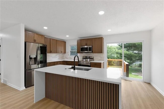 Building Photo - 804 S Montclaire Dr