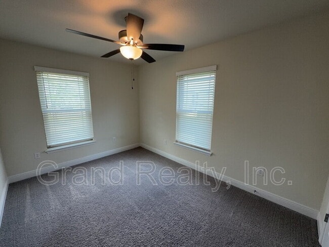 Building Photo - 4393 Village Oak Ln