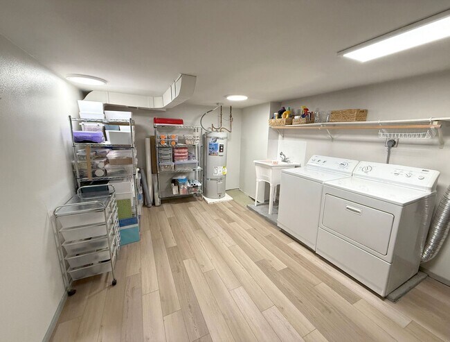 Building Photo - Updated 4-Bedroom Home in the Heart of Loy...