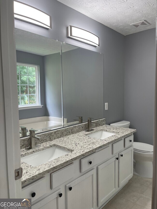 Building Photo - 116 Village Trce