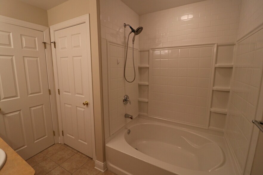 Building Photo - 1810 Merlot Dr