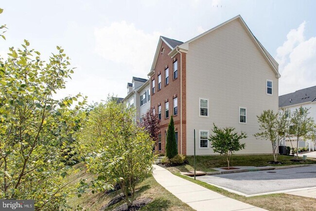 Building Photo - 7201 Thackley Way