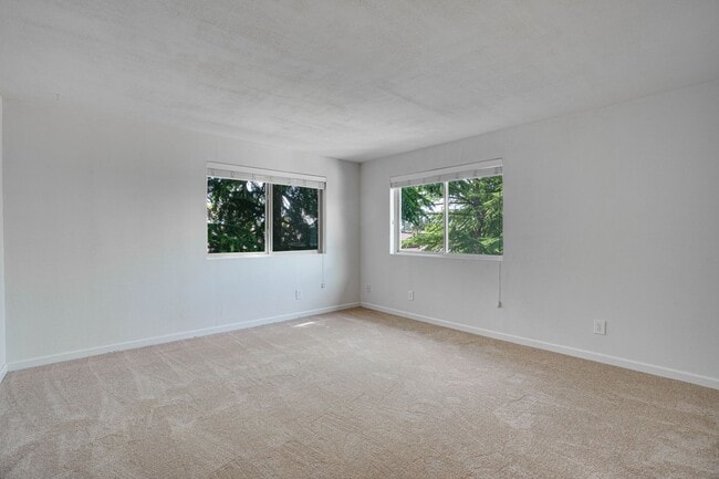 Building Photo - 4 Bedroom 2.5 Baths+ Bonus Home Office/ Woodinville $3850 per Month