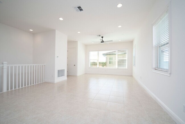 Building Photo - Stunning  MOVE-IN READY TOWNHOME in. Exqui...