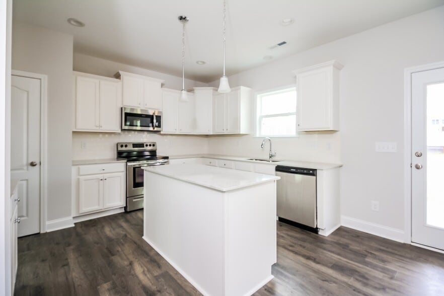 Building Photo - 2833 Longleaf Pine Cir