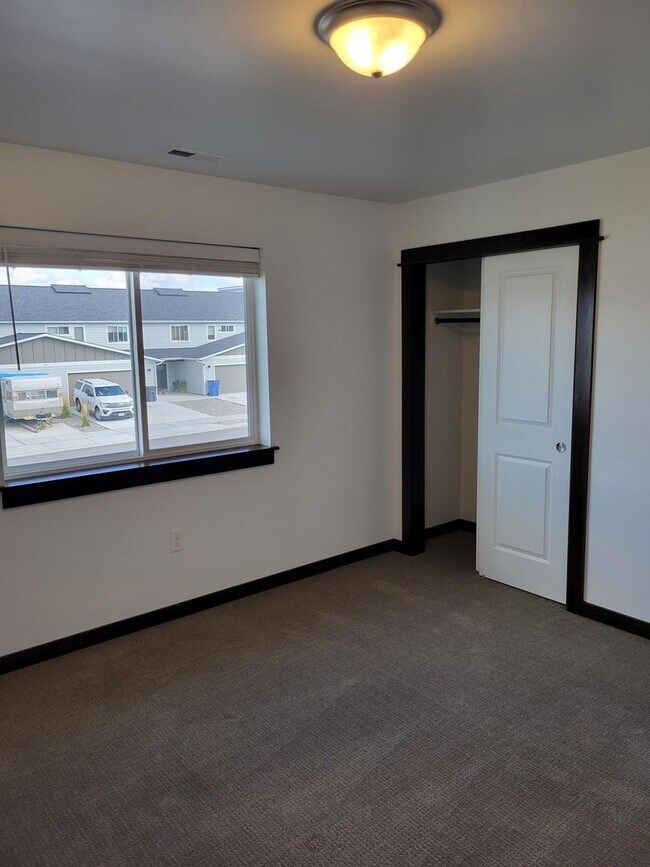 Building Photo - 3 Bedroom 2 1/2 Bathroom Townhouse- NEWLY BUILT-