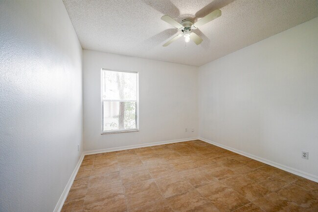 Building Photo - 10478 Sun Villa Blvd