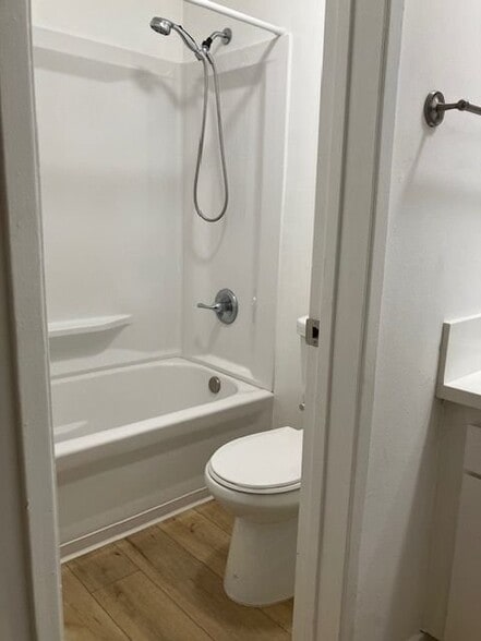 Building Photo - 333 Vernon Ave