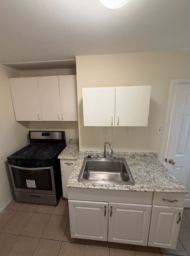 Building Photo - 30 Linden St