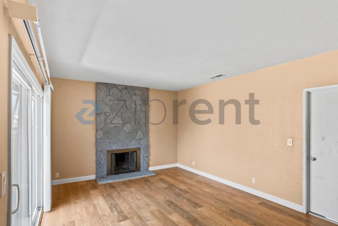 Building Photo - Unit