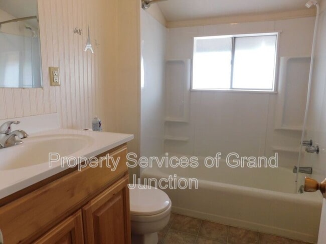 Building Photo - 1278-1215 15 Rd