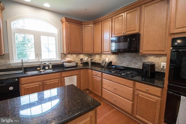 Building Photo - 24676 Broad Creek Dr
