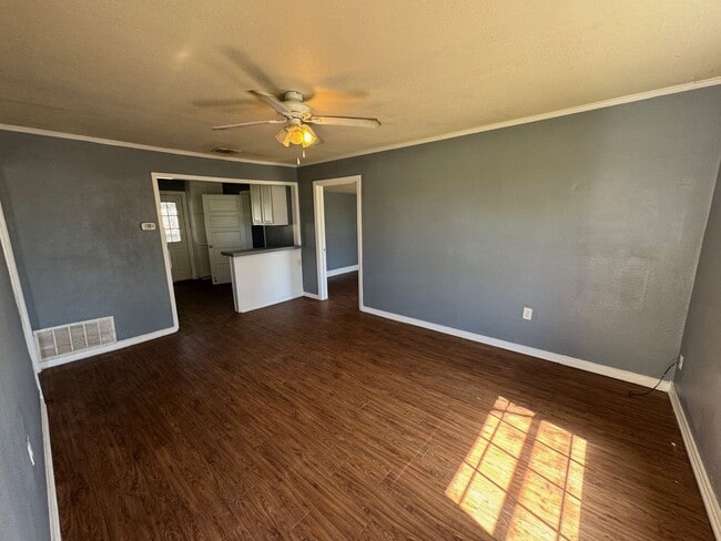 Building Photo - Mcgregor ISD 3 Bedroom