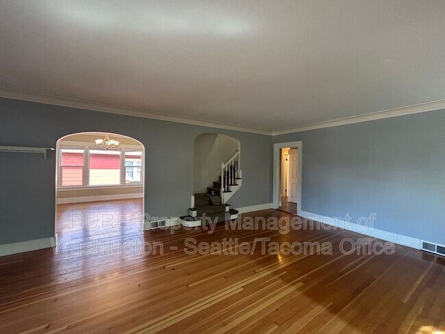 Building Photo - 208 N Washington Ave