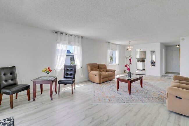 Building Photo - 410 Wilma Cir