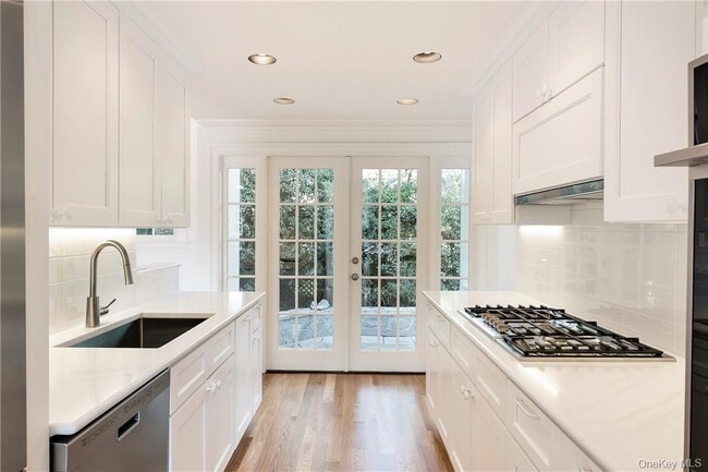 Building Photo - 19 Oneida St