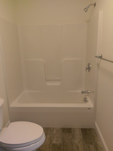 Full Bathroom - 60 Somersworth Rd