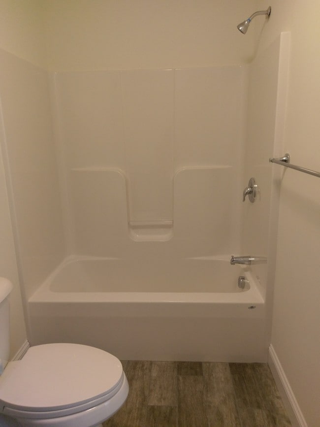 Full Bathroom - 60 Somersworth Rd