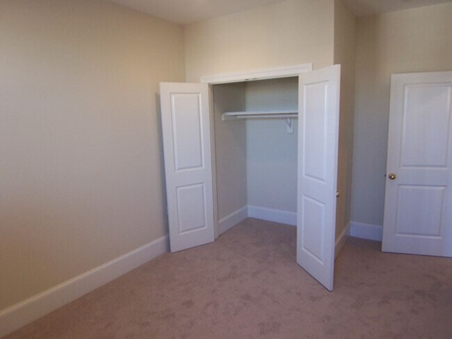 Building Photo - Be Majestic at the Majestic Condominiums! ...