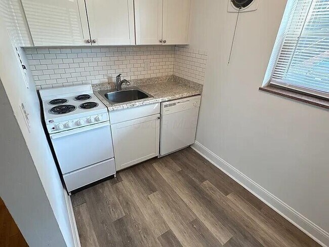 Building Photo - 2636 Indianola Ave