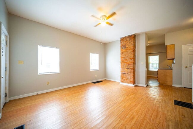 Building Photo - 757 Wager St