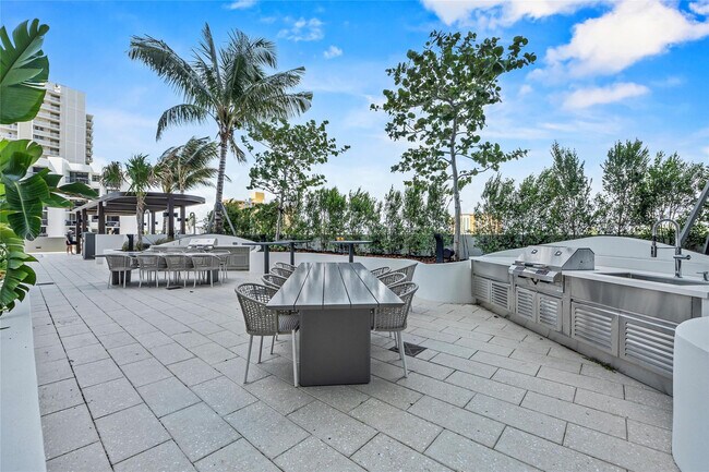 Building Photo - 900 N Ocean Blvd