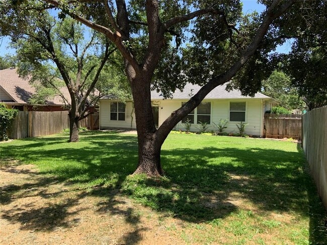 Building Photo - 3304 Santee Dr