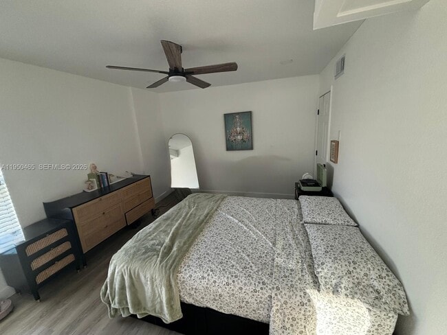 Building Photo - 5345 Avon Ct