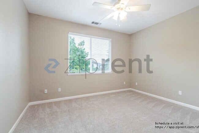 Building Photo - 4042 Plateau Cir