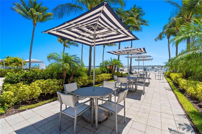 Building Photo - 2101 Brickell Ave