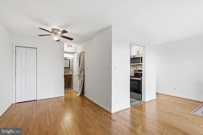 Building Photo - 3217 Wisconsin Ave NW