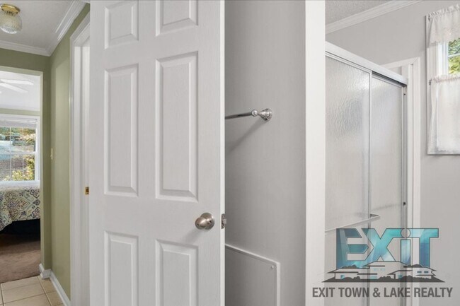 Building Photo - Lakefront Rental in Long Branch Shores