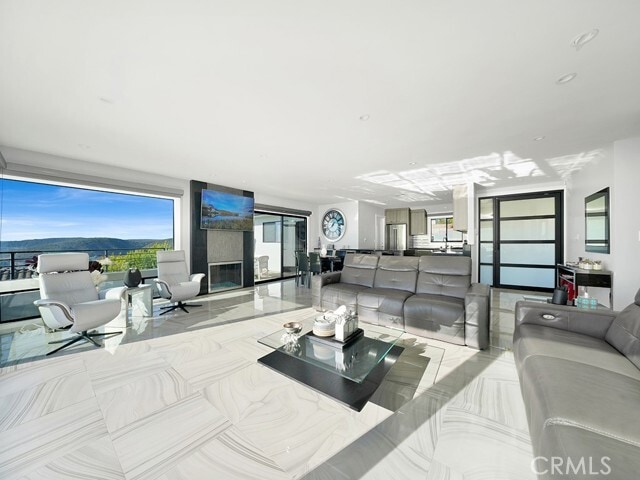 Building Photo - 1380 Skyline Dr