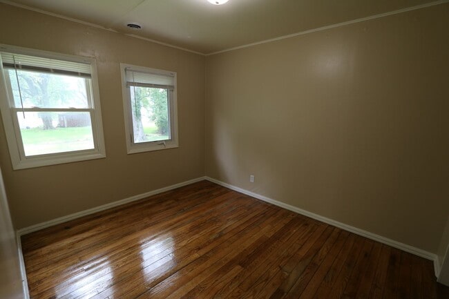 Building Photo - 2407-2407 Flint Hills Dr