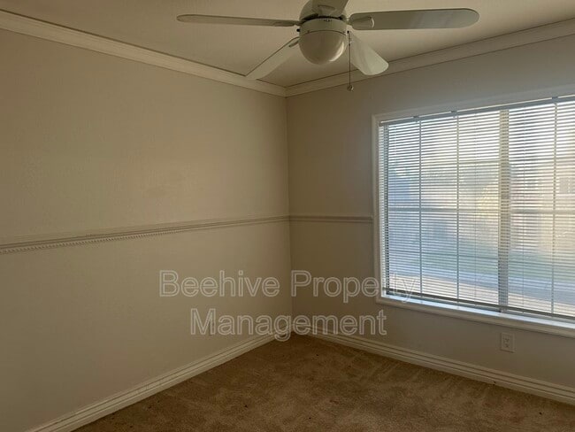 Building Photo - 1034 W Juanita Ave