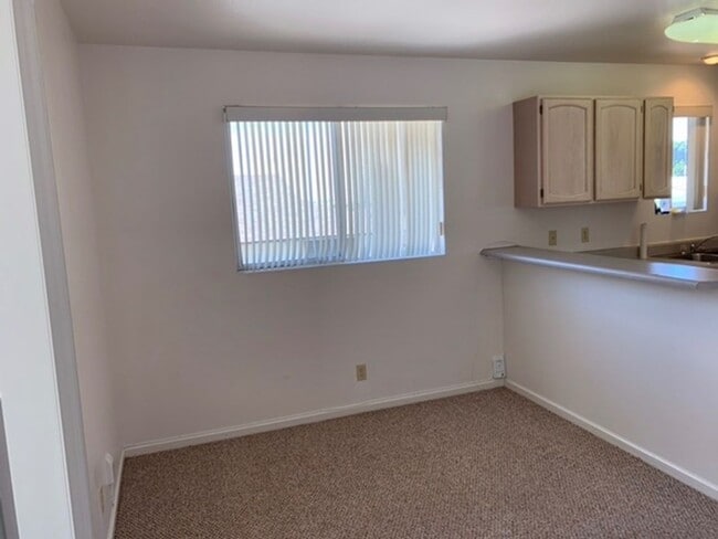 Building Photo - Pauoa Valley- utilities included!