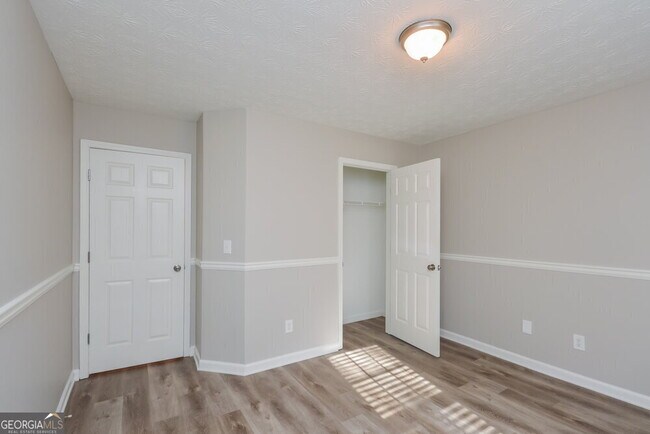 Building Photo - 280 Pleasant Hills Dr