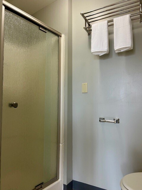 Shower - 4537 SE 65th Ave