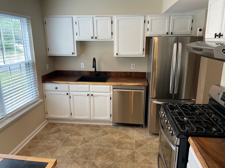 Building Photo - 11667 Timberly Waye