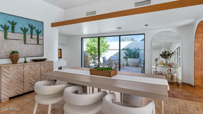 Building Photo - 9447 E Calle De Valle Dr