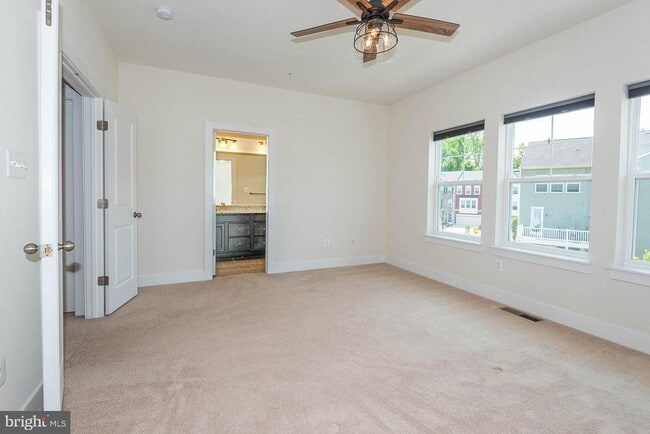 Building Photo - 8380 Amber Beacon Cir