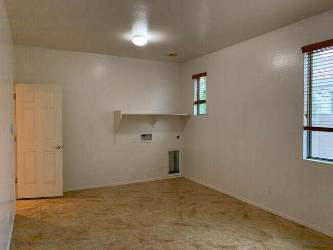 Building Photo - AVAILABLE NOW IN OLD STONE RANCH!!!!