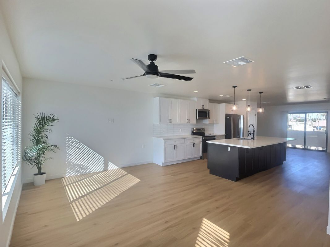 Building Photo - 2502 E Paradise Ln